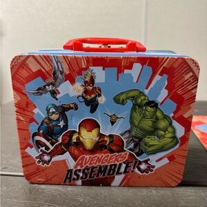 Marvel 2023 Avengers Super Hero Lunchbox - Red and Blue with 48 piece Puzzle